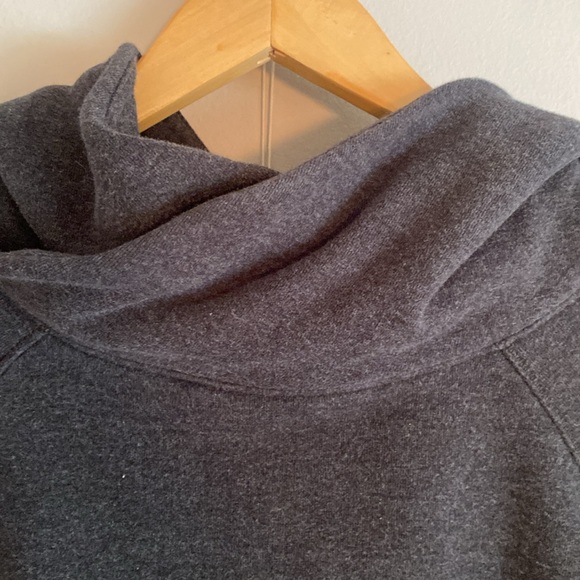 Lululemon Under Wraps Pullover
Heathered Black size 6 hoodie sweatshirt - Picture 10 of 15